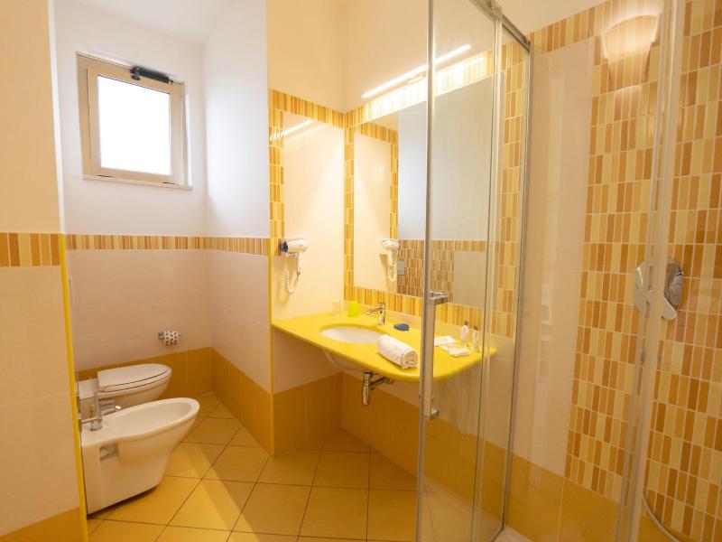 Hotel Baia Di Trainiti image