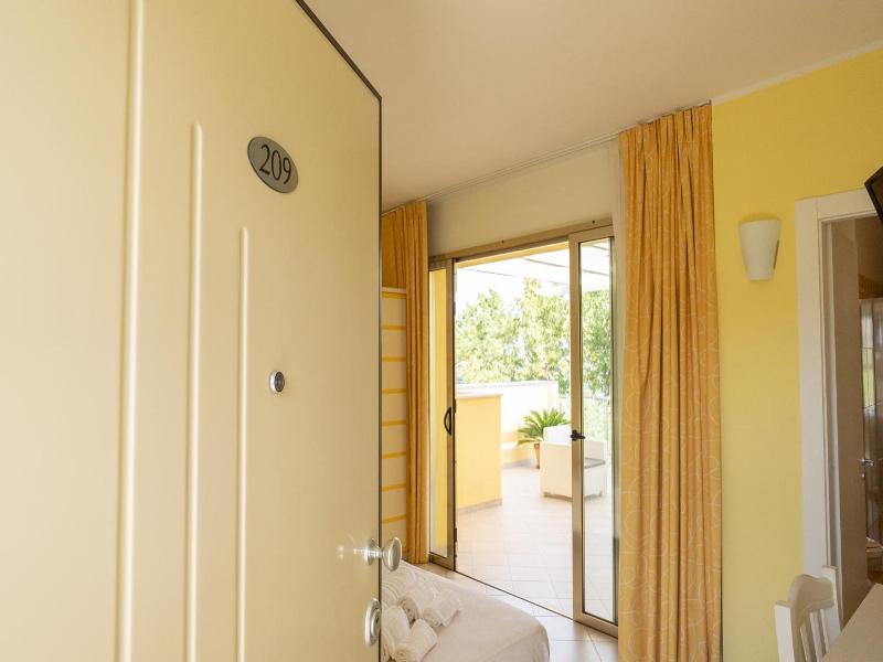 Hotel Baia Di Trainiti image