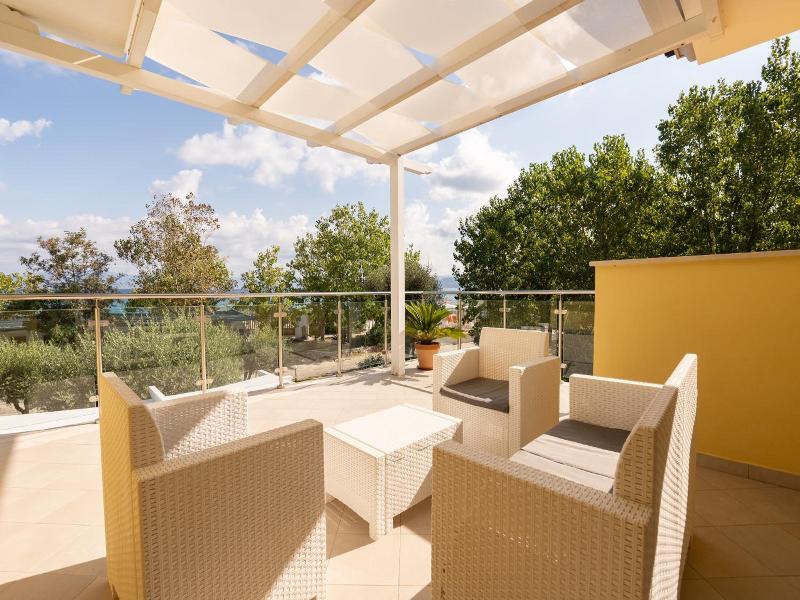 Hotel Baia Di Trainiti image