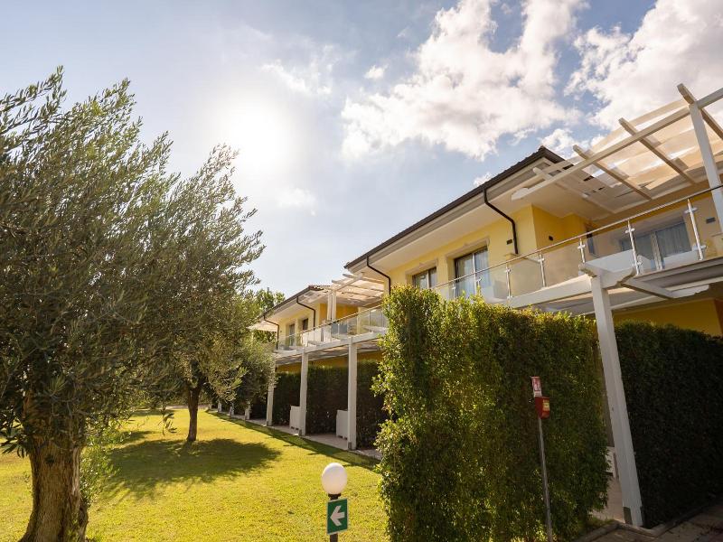 Hotel Baia Di Trainiti image
