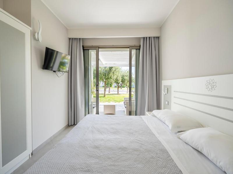 Hotel Baia Di Trainiti image