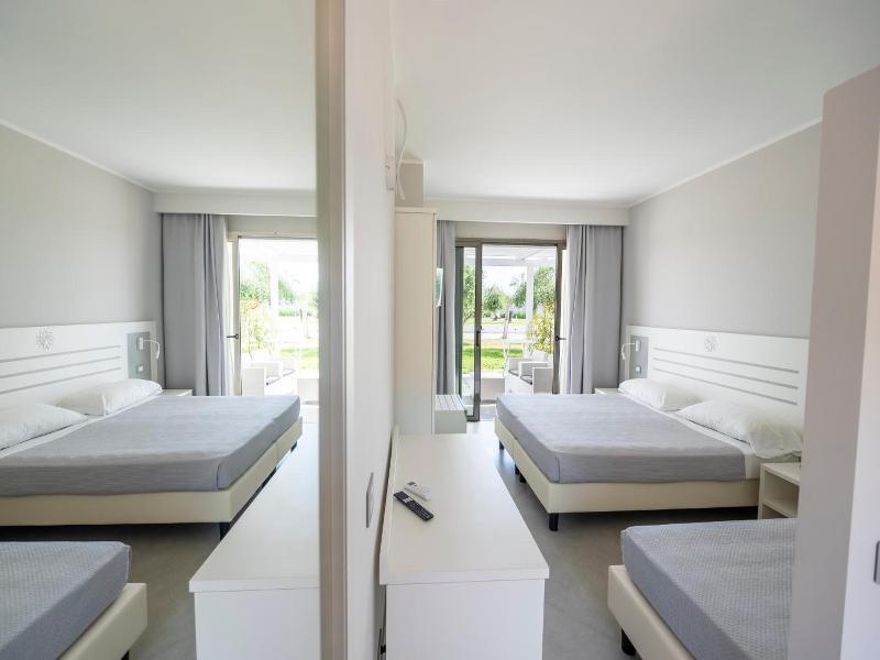 Hotel Baia Di Trainiti image