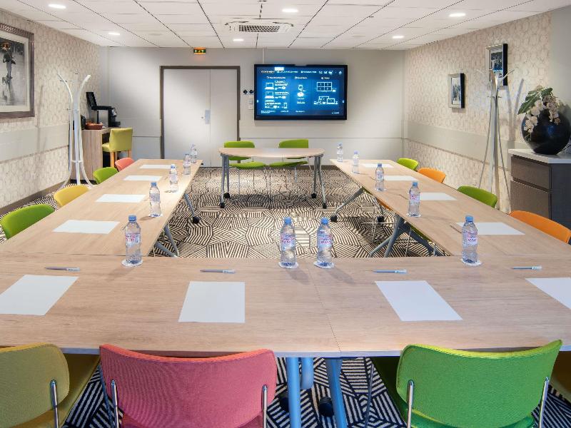 Ibis Styles Clermont-Ferrand Le Brézet Airport image