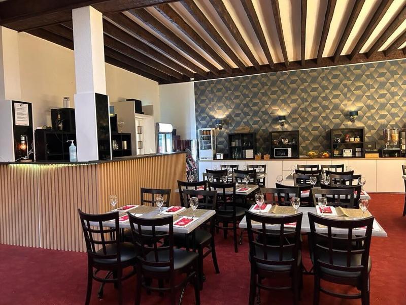 Hotel Moderne image