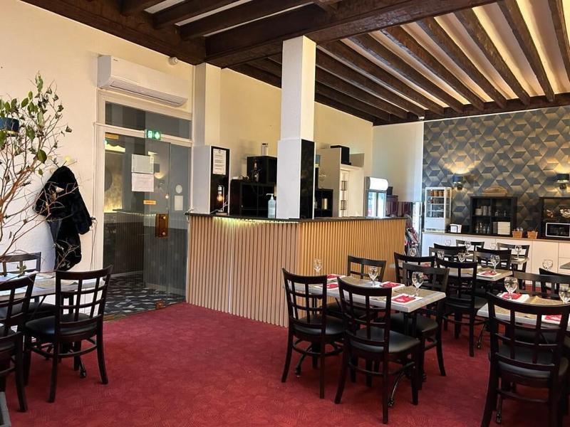 Hotel Moderne image