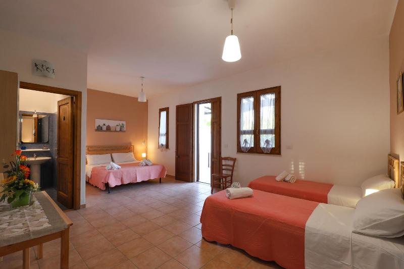 Li Fani Perla Del Salento image