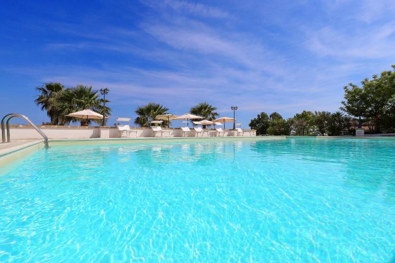 Li Fani Perla Del Salento image