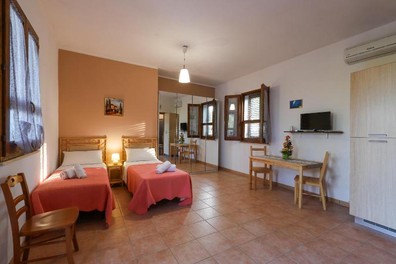 Li Fani Perla Del Salento image