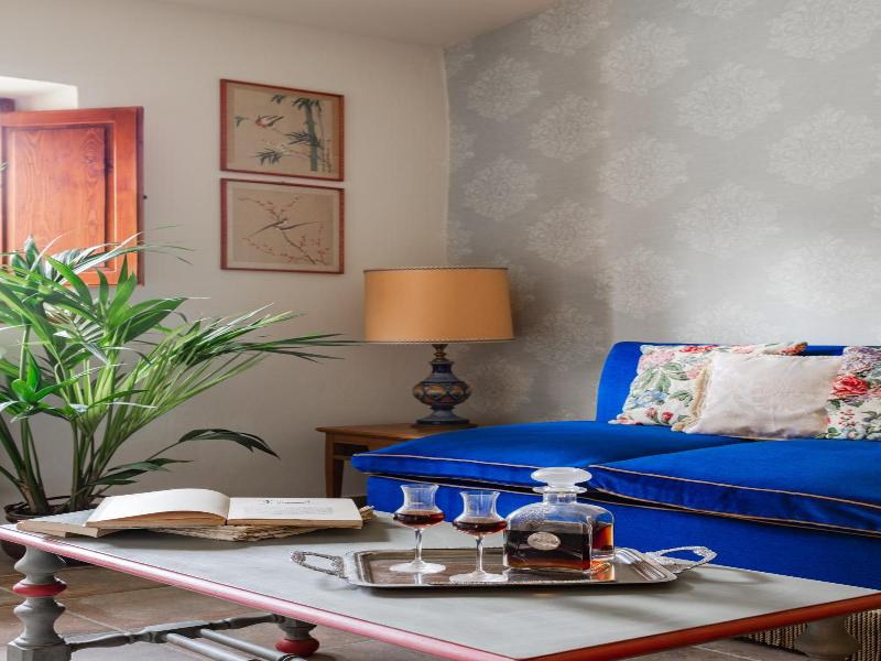 Vignola Apartments image