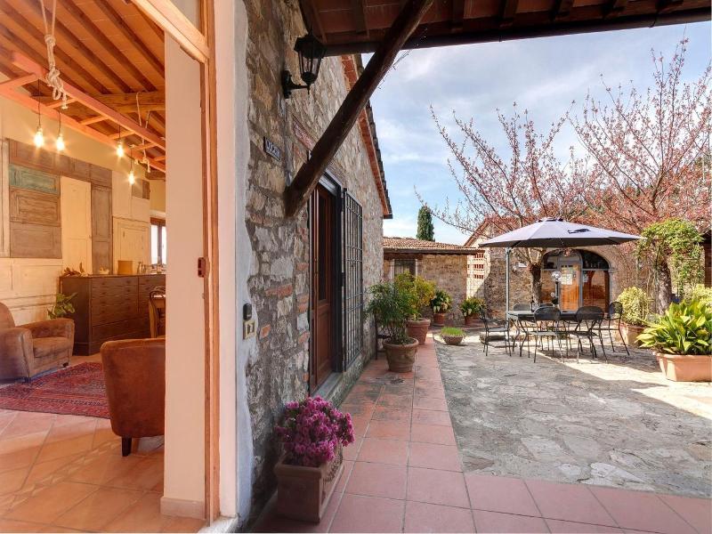 Vignola Apartments image
