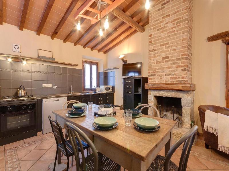 Vignola Apartments image