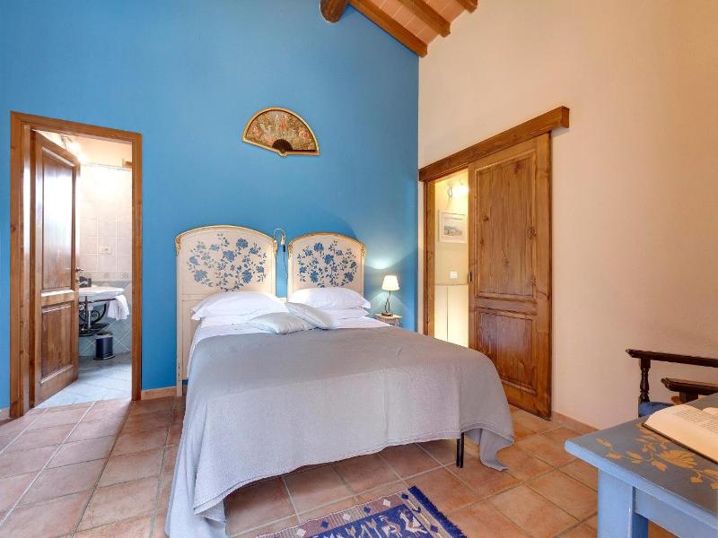 Vignola Apartments image
