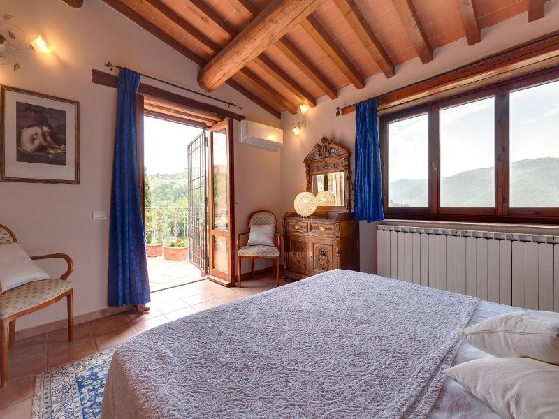 Vignola Apartments image