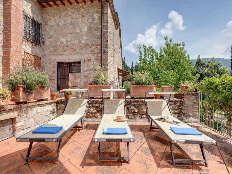 Vignola Apartments image
