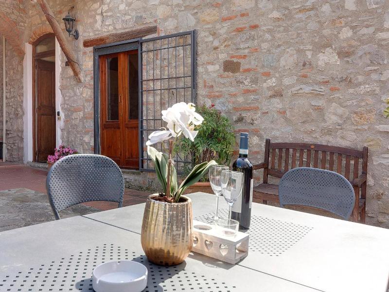 Vignola Apartments image