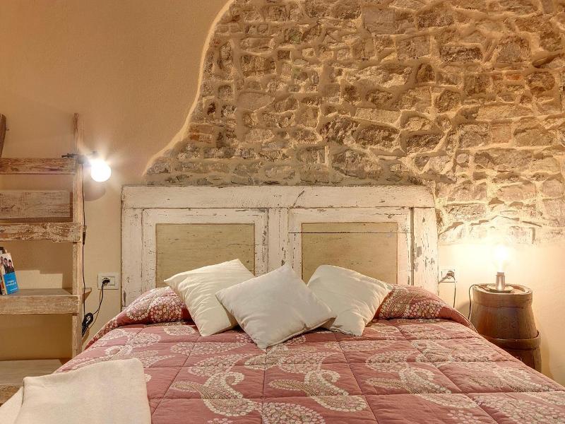 Vignola Apartments image