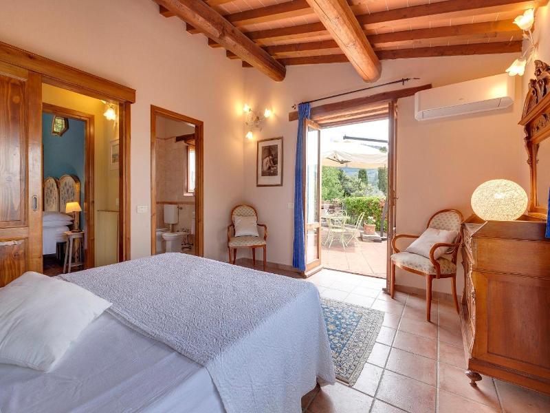 Vignola Apartments image