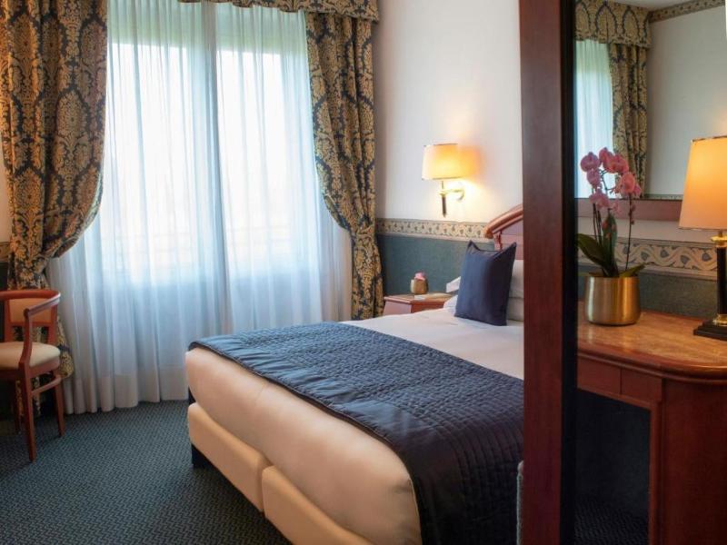 Starhotels Vespucci image