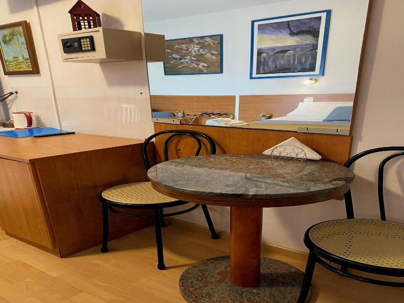 Bed And Breakfast Dream image