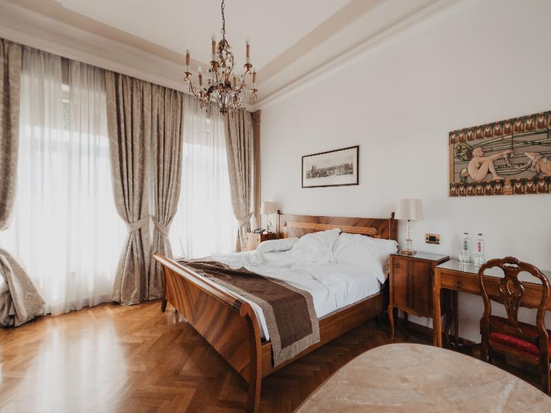 Hotel Vittoria image