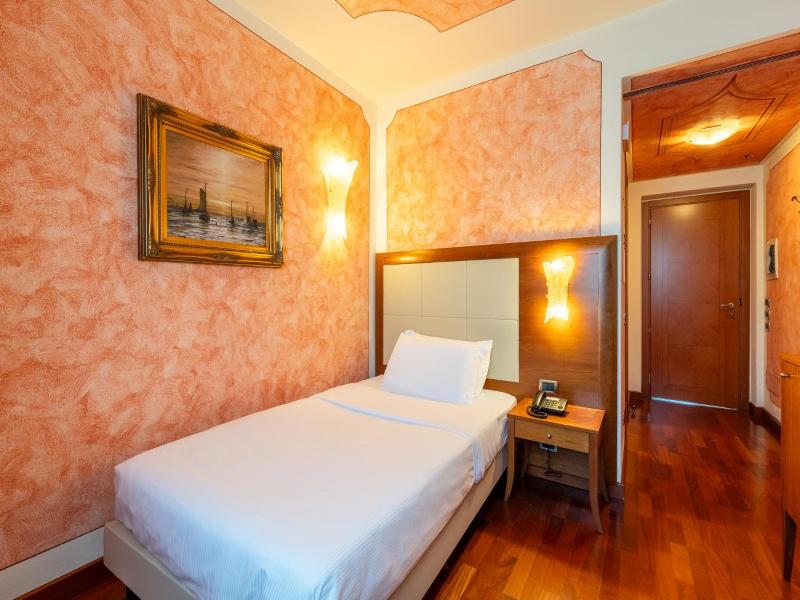 Grand Hotel Del Parco Bergamo Airport image