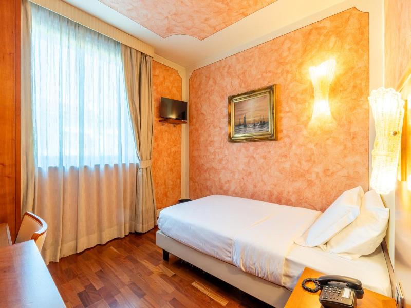 Grand Hotel Del Parco Bergamo Airport image