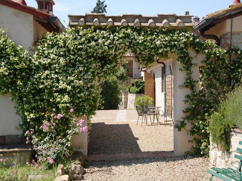 Borgo Bottaia image