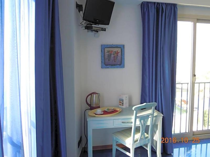 Blue Moon Hotel image
