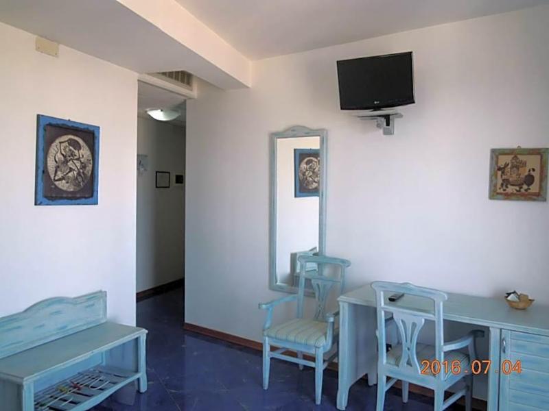 Blue Moon Hotel image