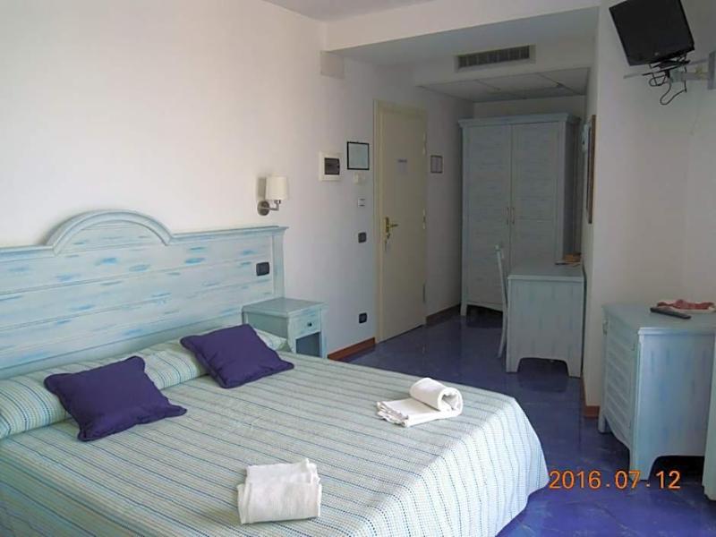 Blue Moon Hotel image