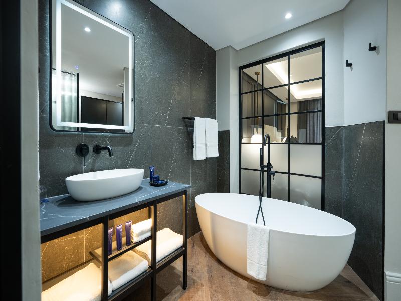 Seven Villa Hotel & Spa image