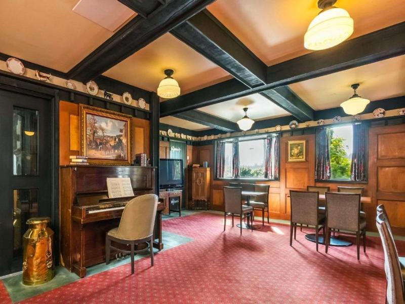 Quality Inn Waddling Dog Saanichton