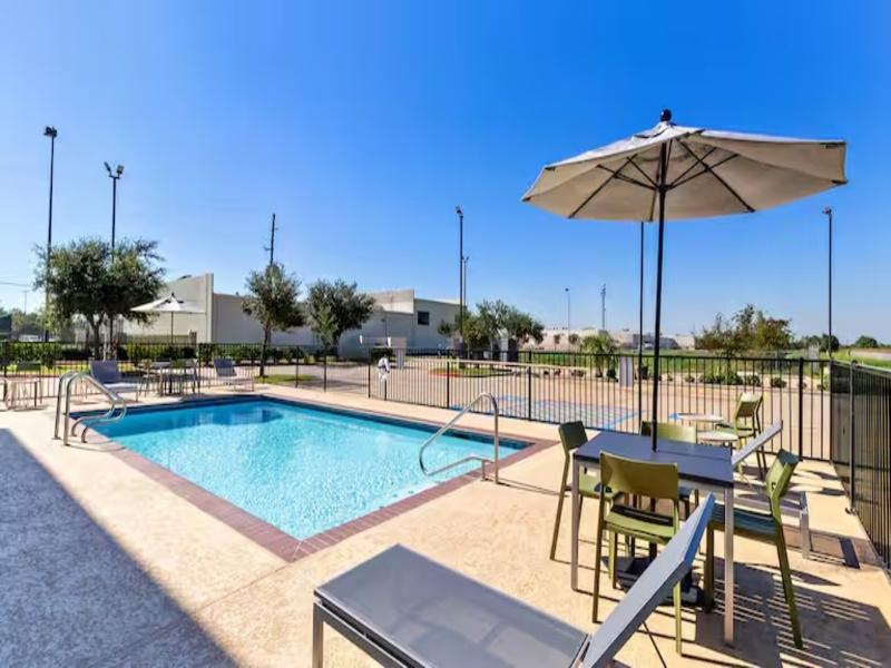 Spark By Hilton Pearland image