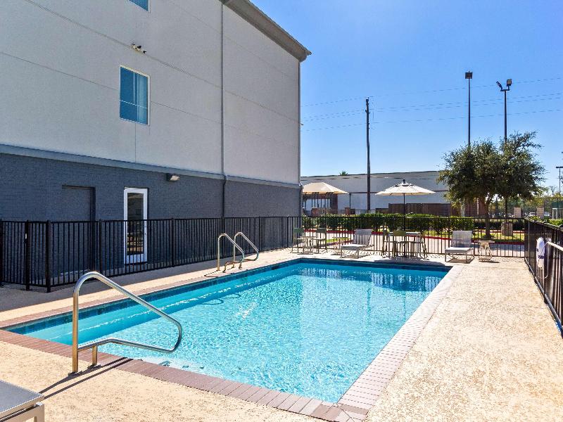 Spark By Hilton Pearland image