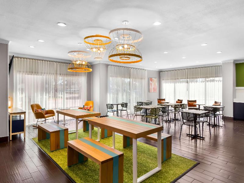 Spark By Hilton Pearland image 4