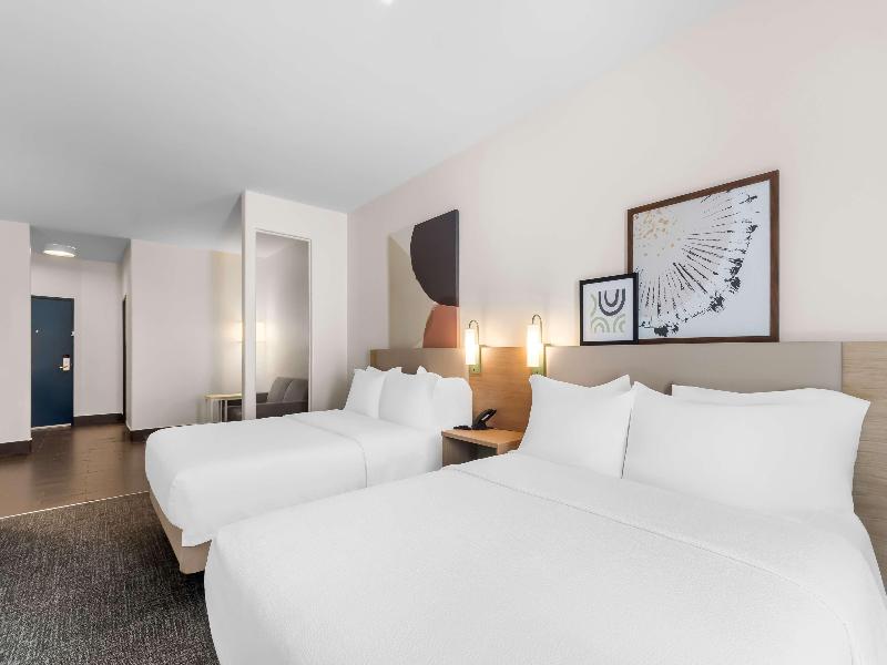 Spark By Hilton Pearland image