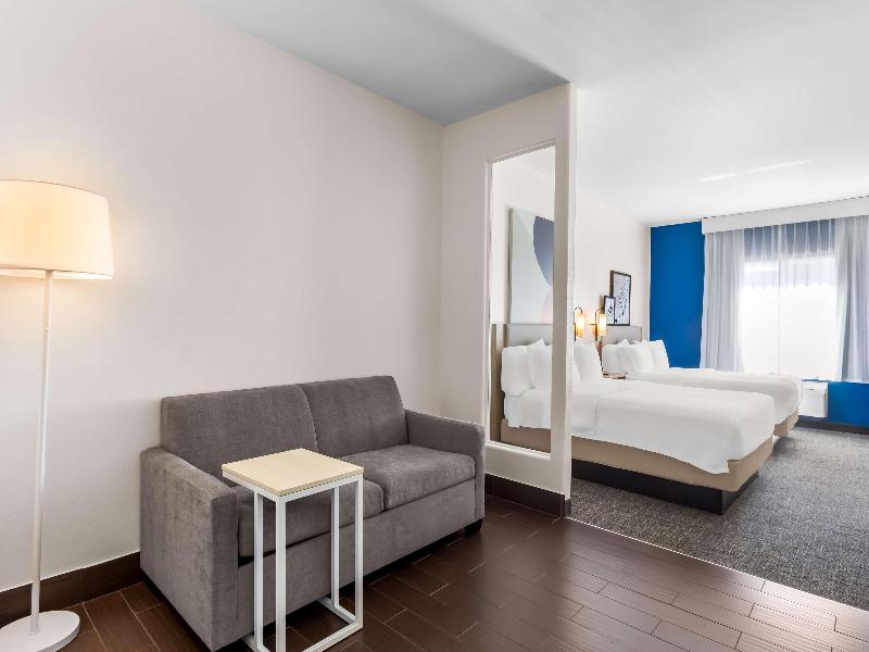 Spark By Hilton Pearland image