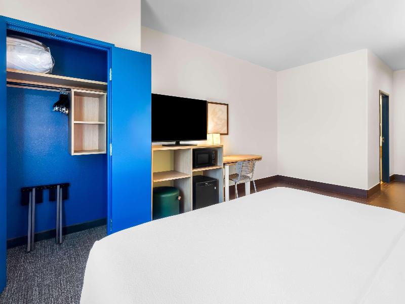 Spark By Hilton Pearland image