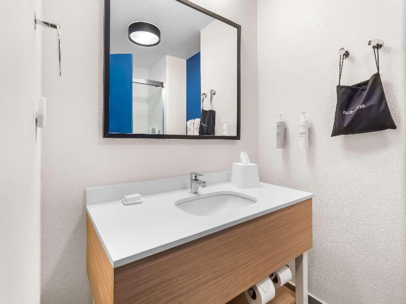 Spark By Hilton Pearland image