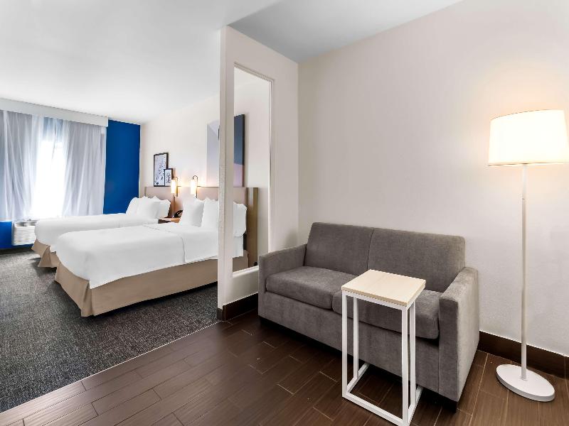 Spark By Hilton Pearland image