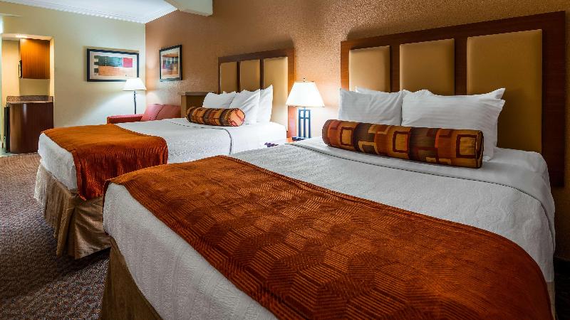 Best Western Plus Waxahachie Inn & Suites image