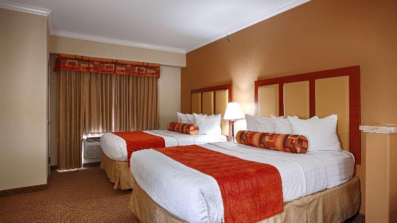 Best Western Plus Waxahachie Inn & Suites image