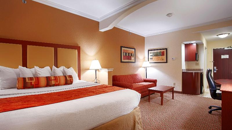 Best Western Plus Waxahachie Inn & Suites image