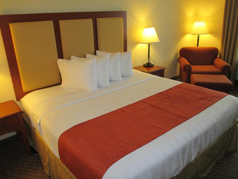 Best Western Plus Waxahachie Inn & Suites image