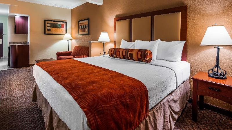 Best Western Plus Waxahachie Inn & Suites image