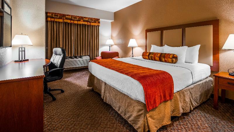 Best Western Plus Waxahachie Inn & Suites image