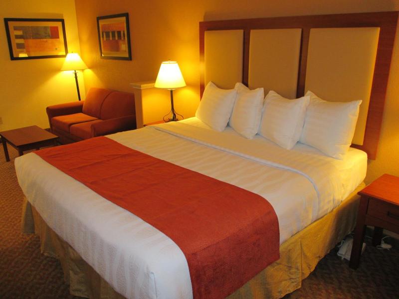 Best Western Plus Waxahachie Inn & Suites image
