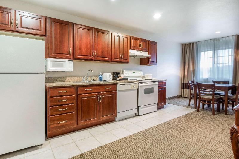 Comfort Suites At Par 4 Resort image