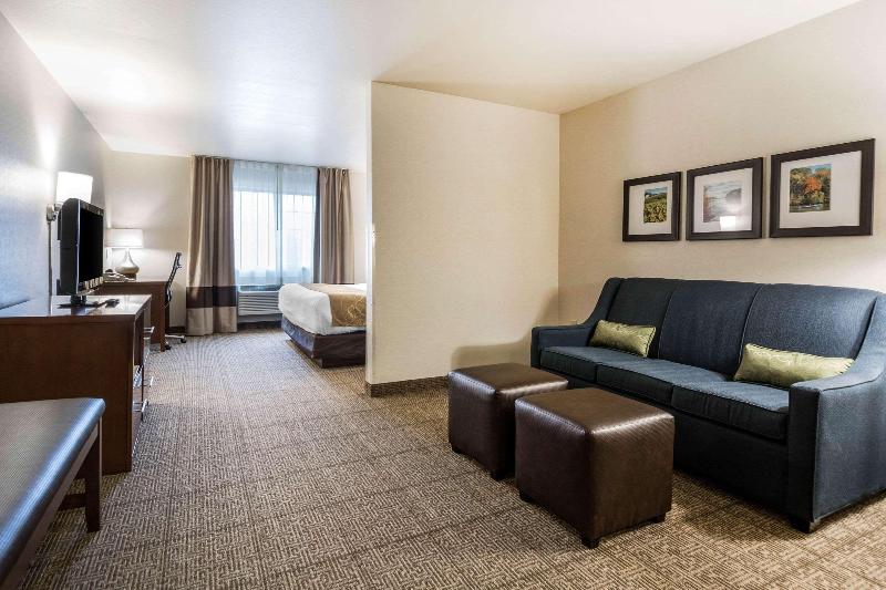 Comfort Suites At Par 4 Resort image