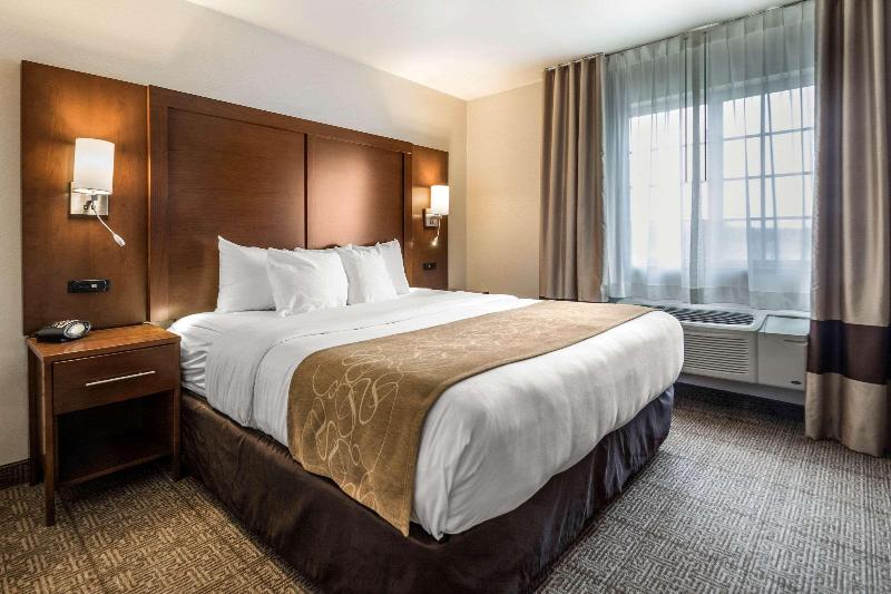 Comfort Suites At Par 4 Resort image